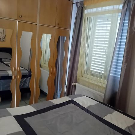 Apatmani Peternel Apartman Vir Kültér fotó