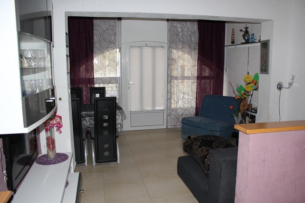 Apatmani Peternel Apartman Vir Kültér fotó